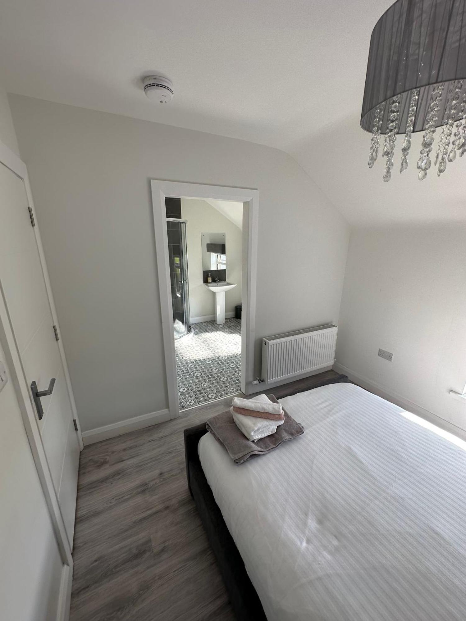 Westland Suites - Stylish, Modern, Elegant, Central Apartments A Londonderry Ngoại thất bức ảnh
