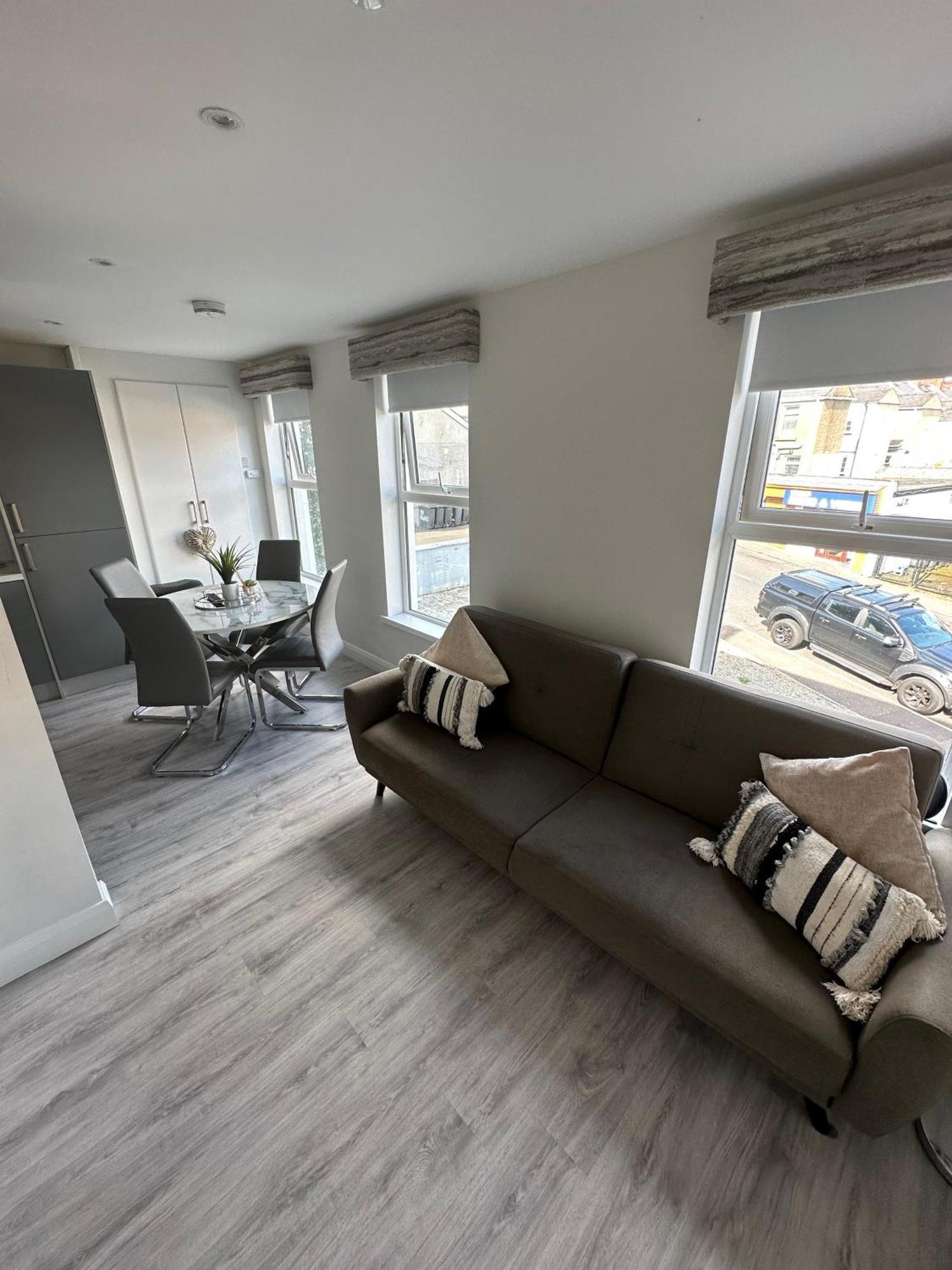 Westland Suites - Stylish, Modern, Elegant, Central Apartments A Londonderry Ngoại thất bức ảnh