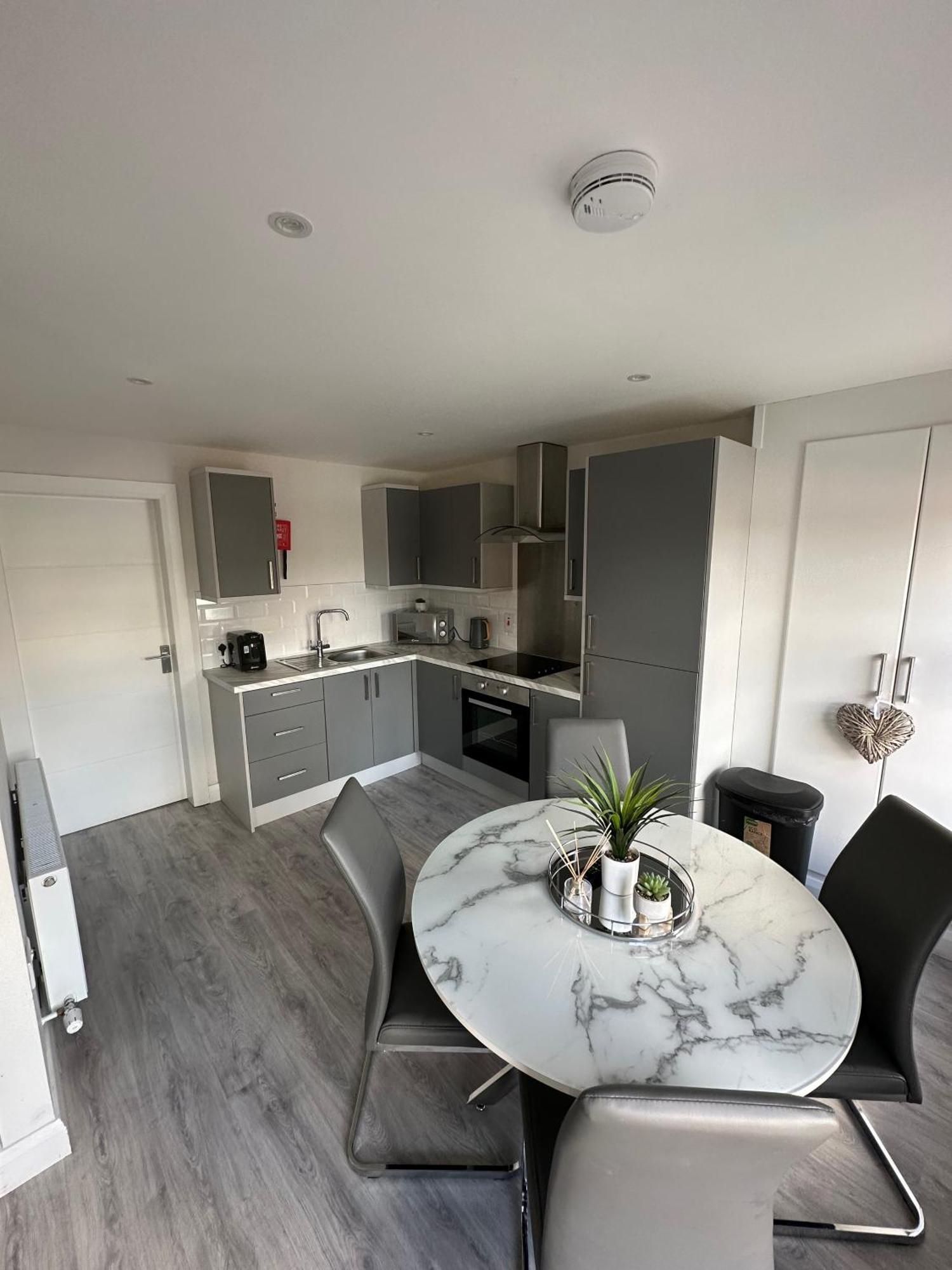 Westland Suites - Stylish, Modern, Elegant, Central Apartments A Londonderry Ngoại thất bức ảnh