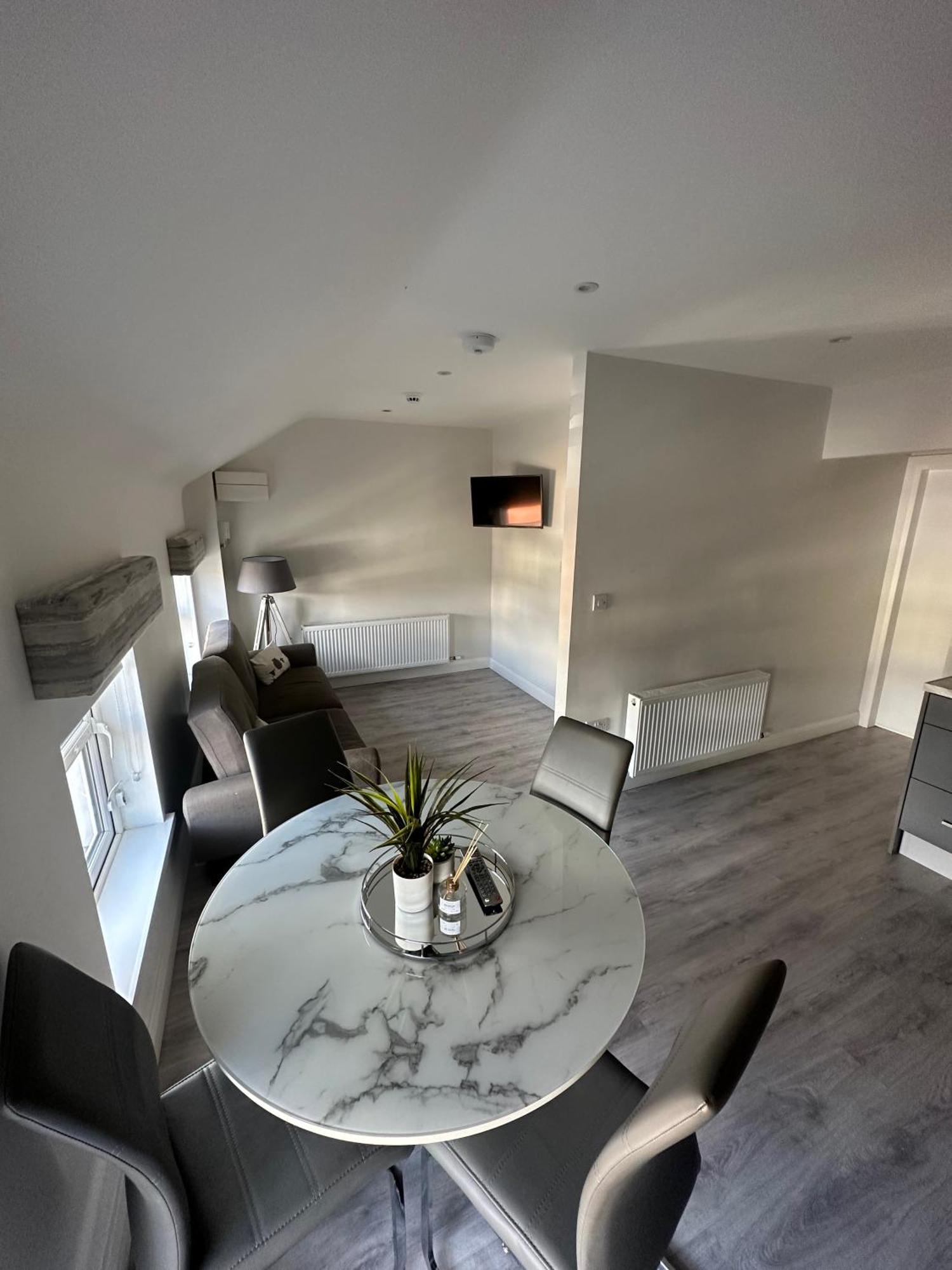 Westland Suites - Stylish, Modern, Elegant, Central Apartments A Londonderry Ngoại thất bức ảnh