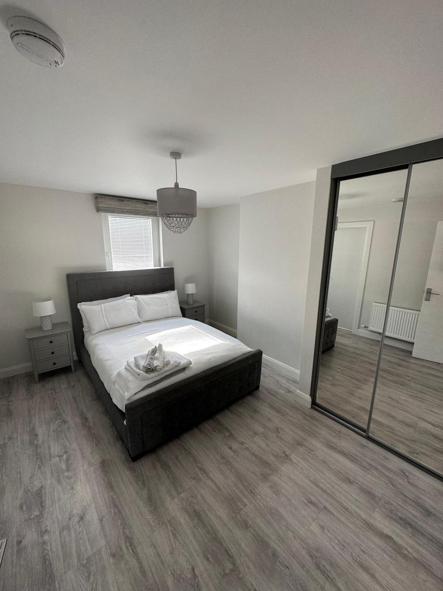 Westland Suites - Stylish, Modern, Elegant, Central Apartments A Londonderry Ngoại thất bức ảnh
