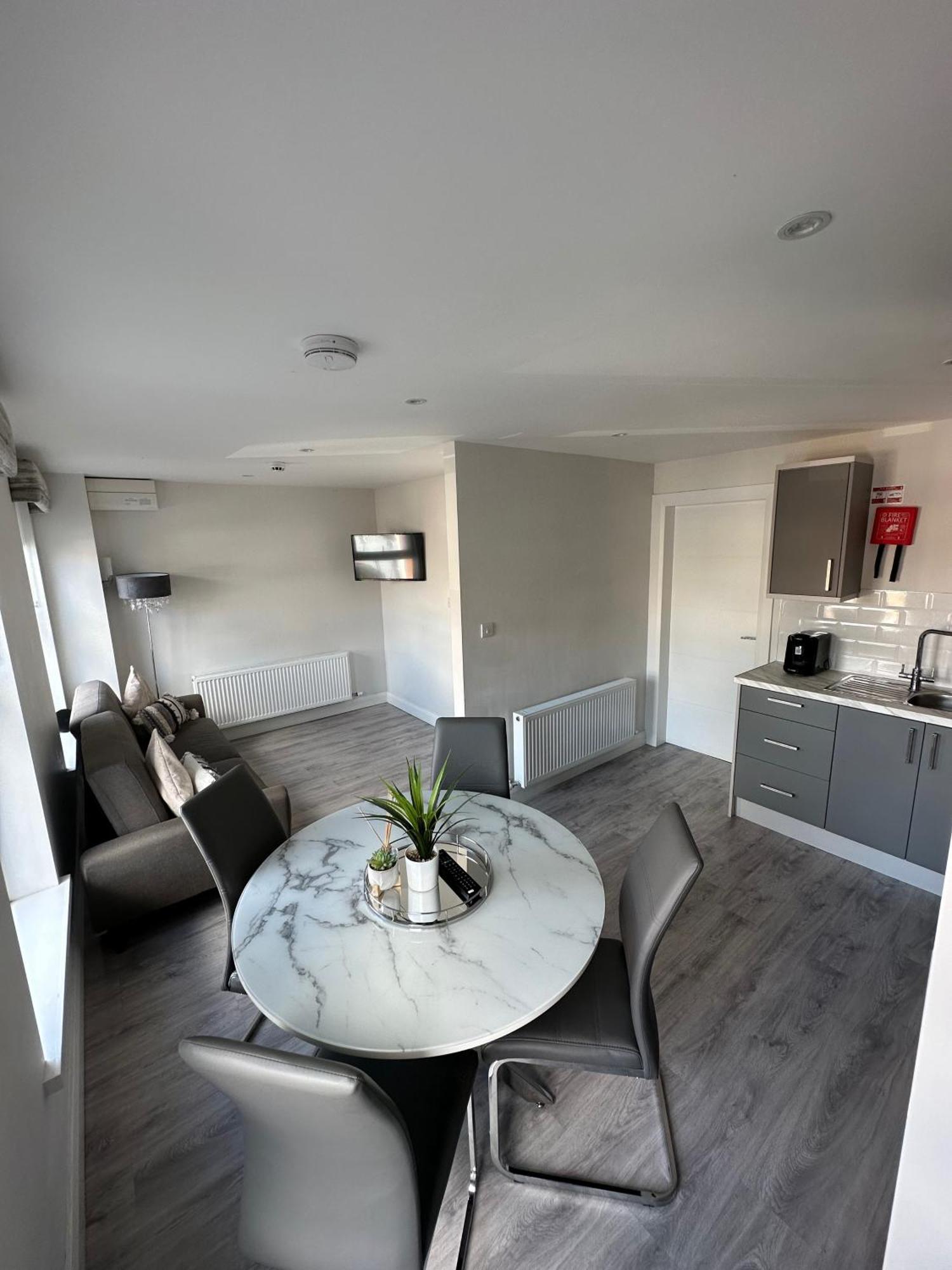 Westland Suites - Stylish, Modern, Elegant, Central Apartments A Londonderry Ngoại thất bức ảnh