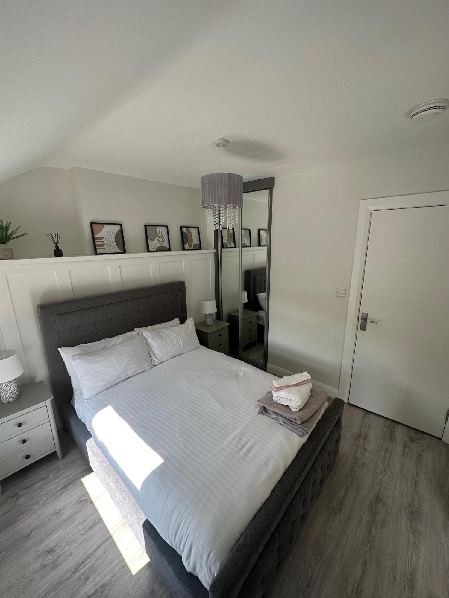 Westland Suites - Stylish, Modern, Elegant, Central Apartments A Londonderry Ngoại thất bức ảnh